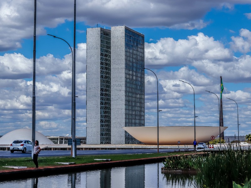 Brasília: o sonho modernista de JK e a assinatura de Niemeyer que ecoa no Design Brasileiro